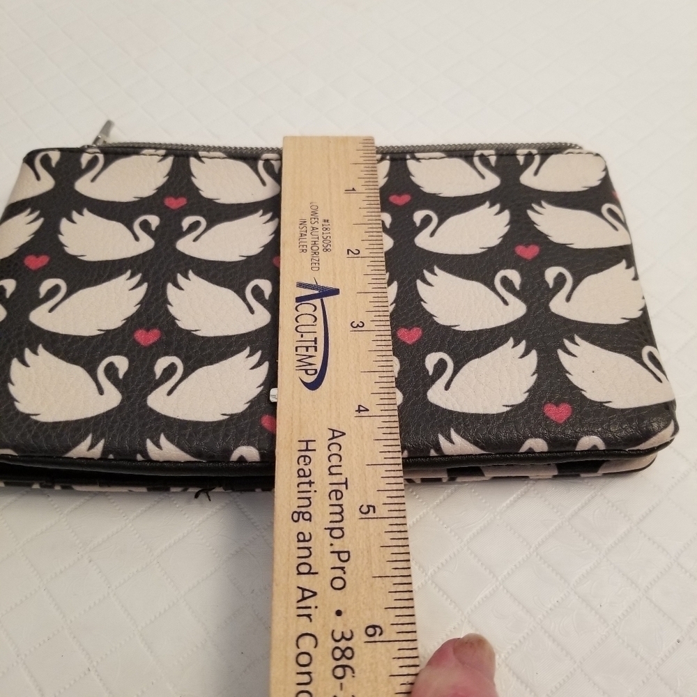 RELIC Faux Leather Zip Wallet Cell Phone Holder 7.25" x 4.25" Swan Heart Print - Picture 3 of 6